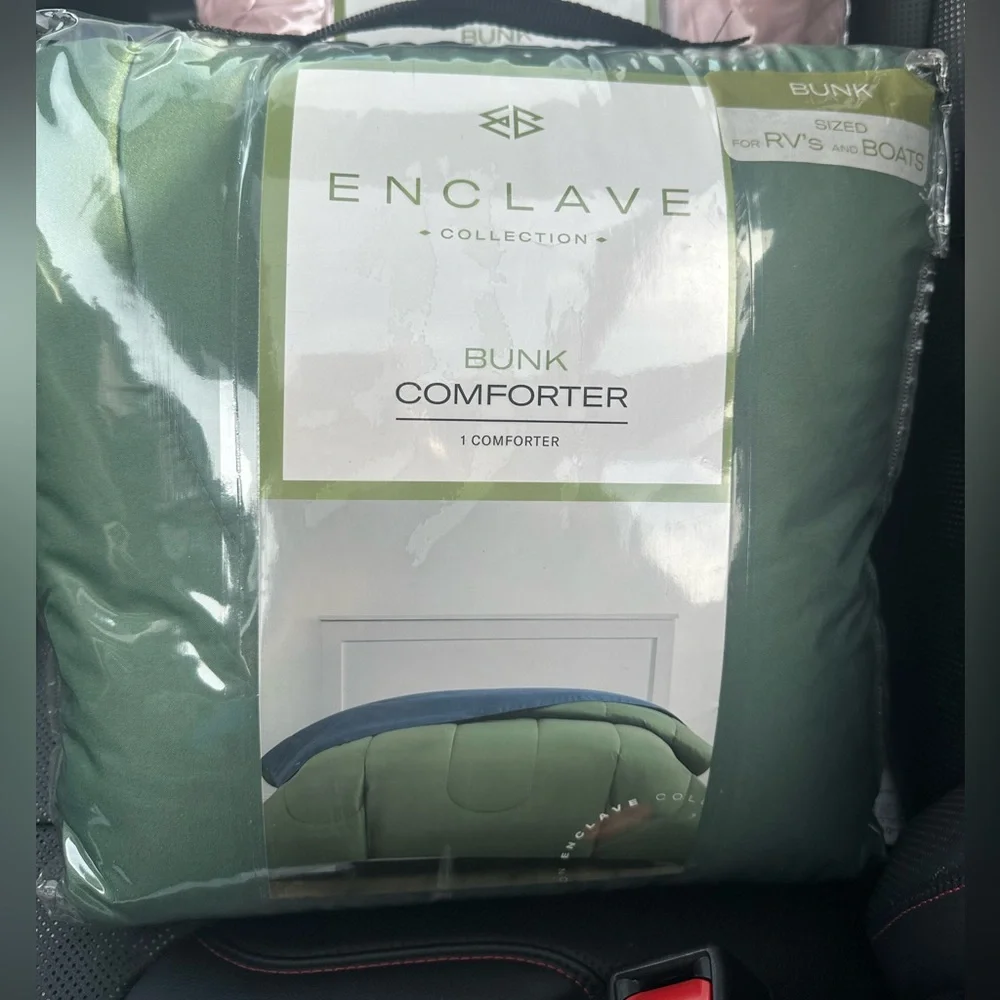 NWT’s Enclave Green and Navy Bunk Comforter 34 in x 74 in for RV’s and Boats